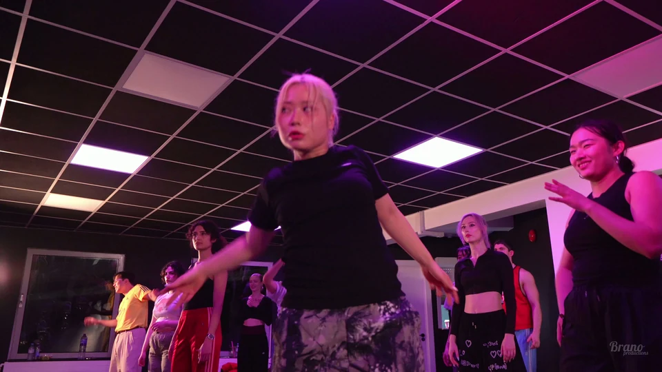 Group of dancers in a studio during a class