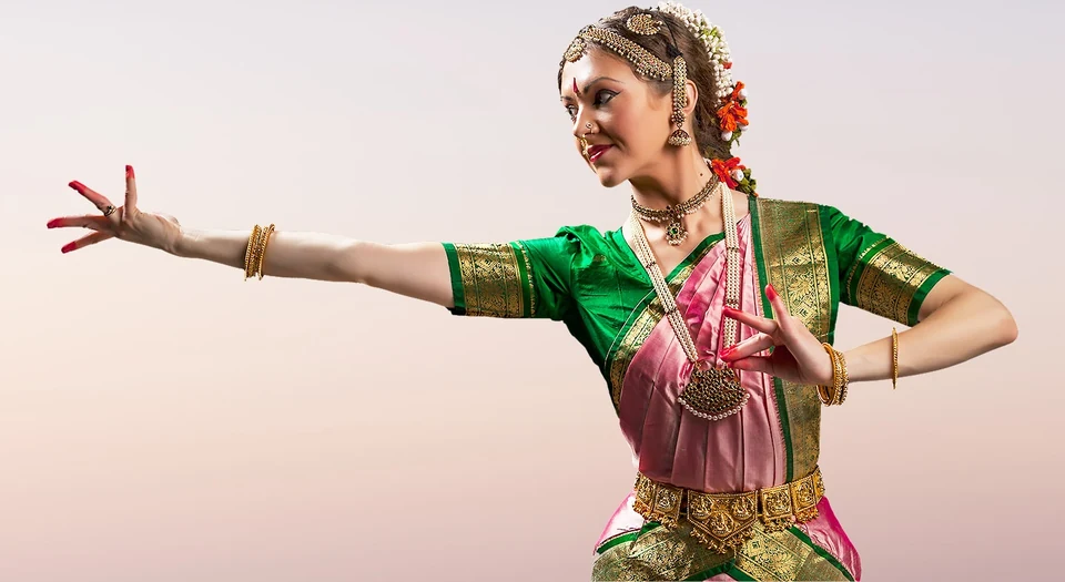 Bharatanatyam dancer in traditional attire