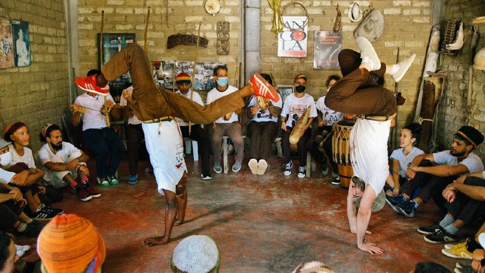 Capoeira Classes London - Capoeira Angola School (Os angoleiros do sertao - mestre claudio)