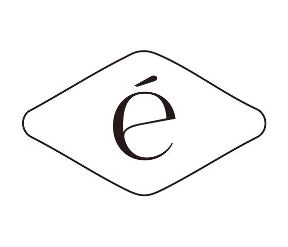 Logo with stylized letter é in a diamond shape