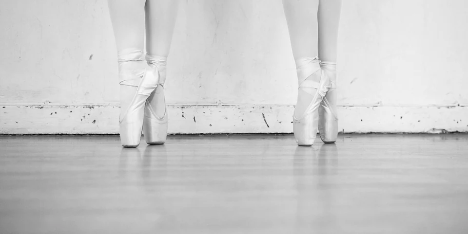 Ballet dancers' feet in pointe shoes