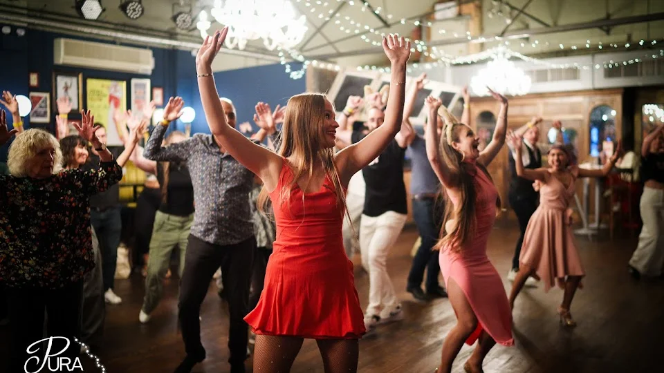 Salsa & Bachata Dance Club - Pura Nights Chiswick