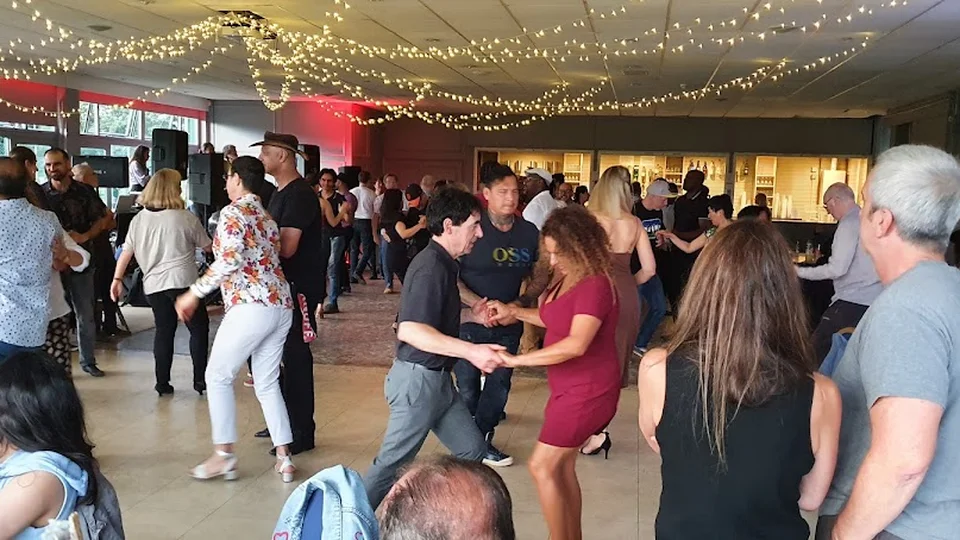 Mundo Latino Uk / Latin dance school.