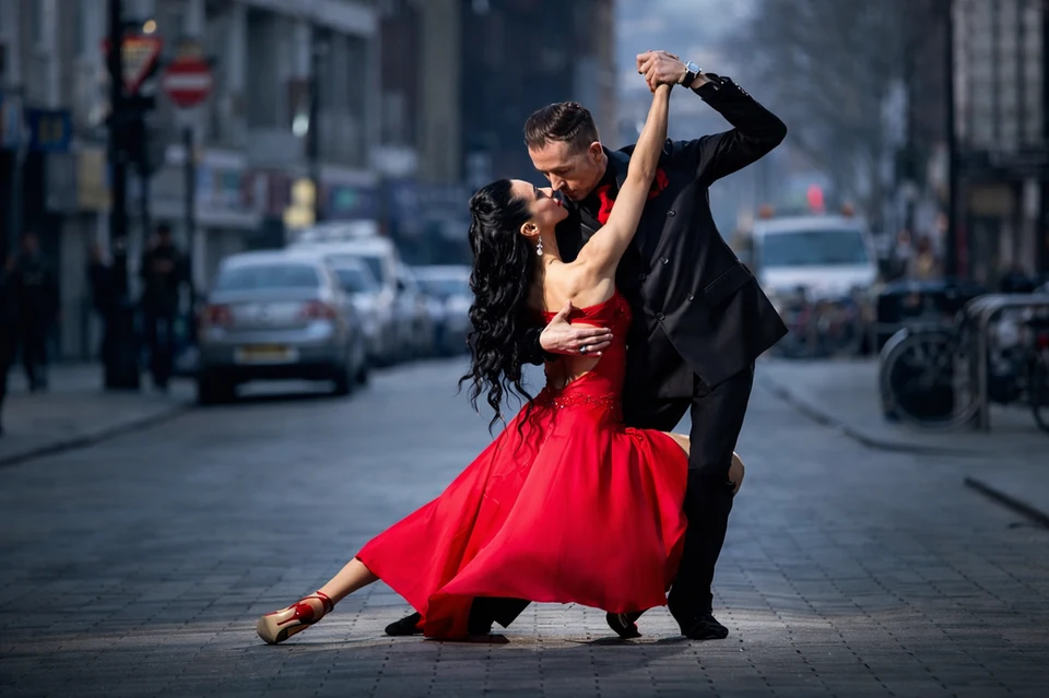 Couple dancing tango on a city street
