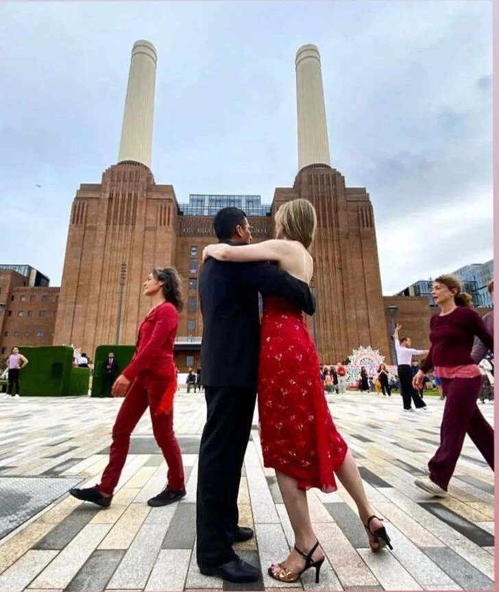 Couple dancing tango in front of a large building